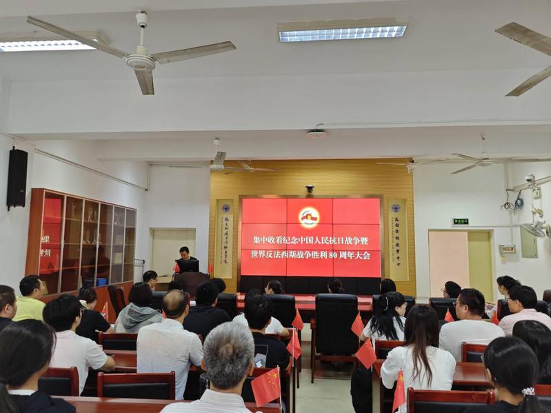 我院組織師生集中收看紀念中國人...
