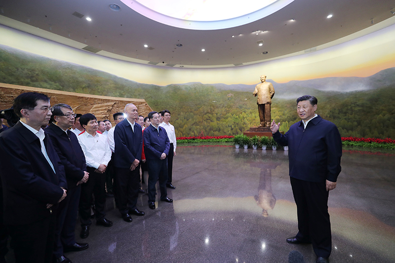 9月12日，中共中央總書記、國家主席、中央軍委主席習近平視察中共中央北京香山革命紀念地。這是習近平在香山革命紀念館參觀《為新中國奠基》主題展覽，并發表重要講話。