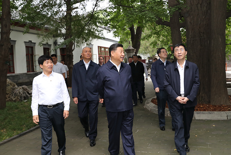 9月12日，中共中央總書記、國家主席、中央軍委主席習近平視察中共中央北京香山革命紀念地。這是習近平瞻仰雙清別墅。