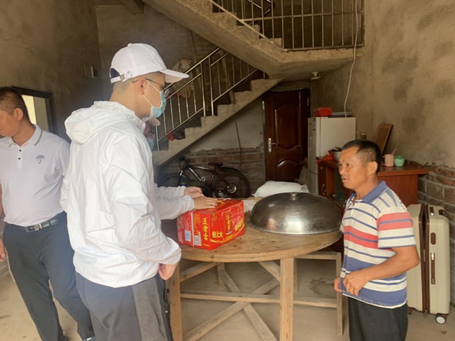 實踐隊走訪慰問脫貧戶。福建船政交通職業學院供圖
